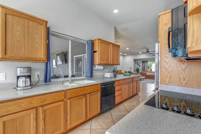 Building Photo - 1800 Burgundy Dr