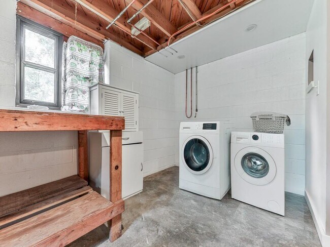Building Photo - 5480 Burgess Dr