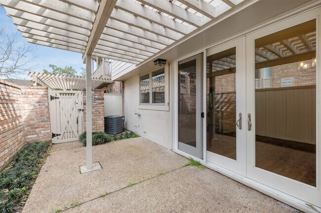 Building Photo - 5850 Valley Forge Dr