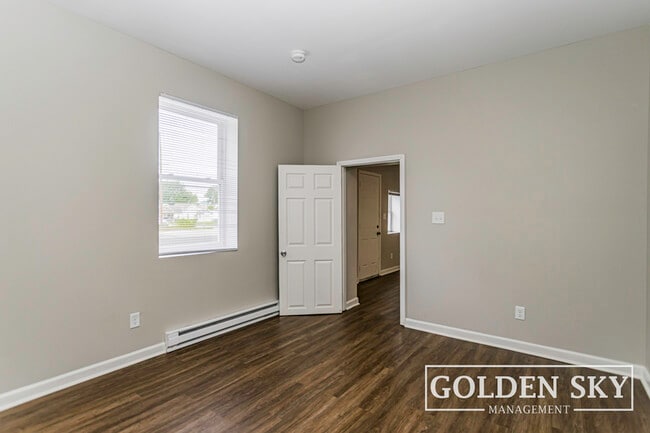 Building Photo - 1600 S Batavia Ave