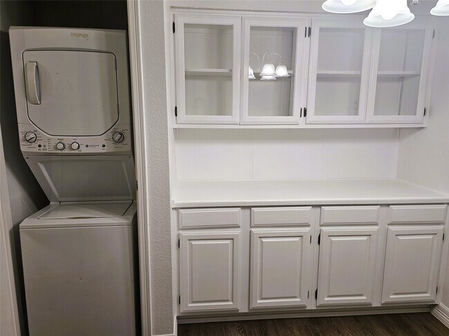 Building Photo - 921 Marine Dr