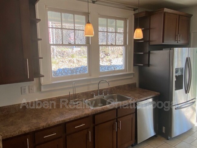 Building Photo - 3306 Montview Dr