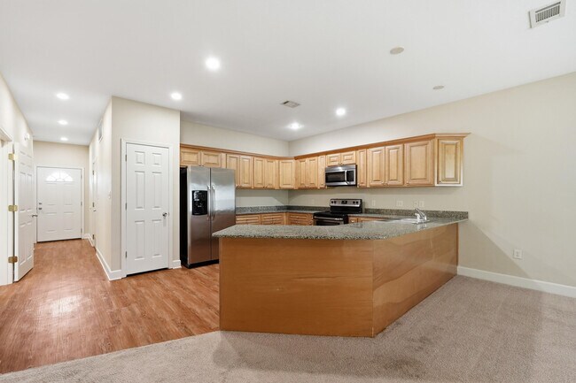 Building Photo - 503 Arbor Lake Dr