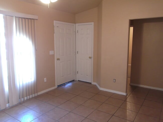 Building Photo - Beautiful Home in St. George