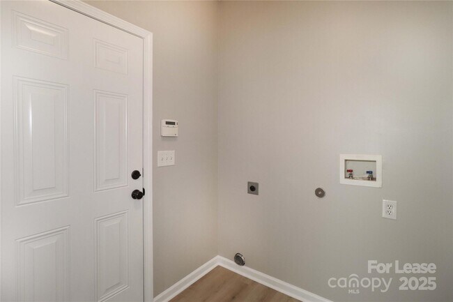 Building Photo - 915 Harbour View Cove NE