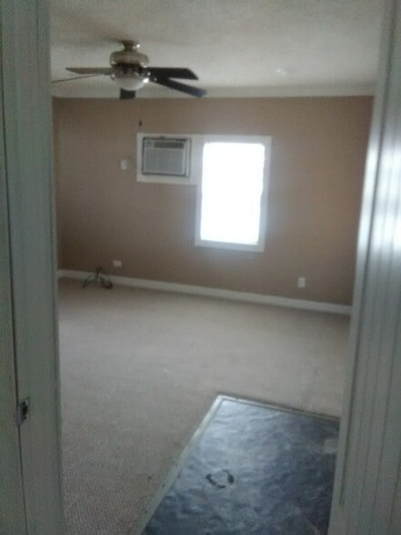 Building Photo - 120 W DARBY ST