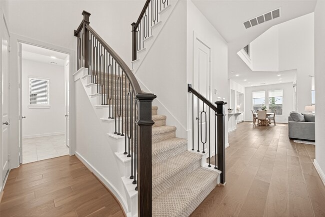 Building Photo - 7427 Compass Dr