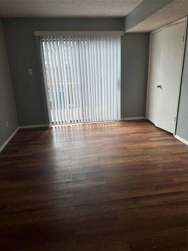 Building Photo - 200 Pecan Dr