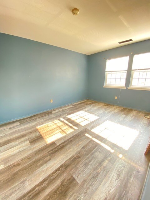 Building Photo - 1404 Sara Cir