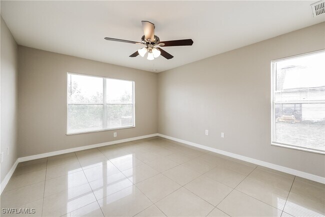 Building Photo - 404 Willowbrook Dr