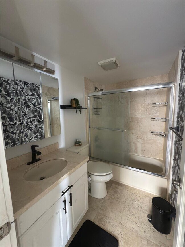 Building Photo - 540 Brickell Key Dr