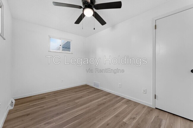 Building Photo - 729 Ridgeway Ave