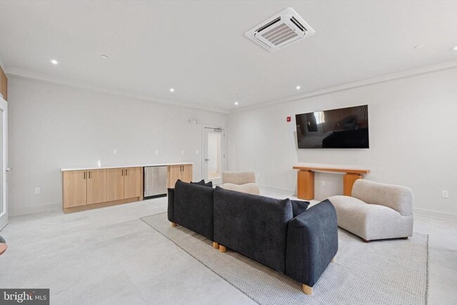 Building Photo - 5521 Wayne Ave