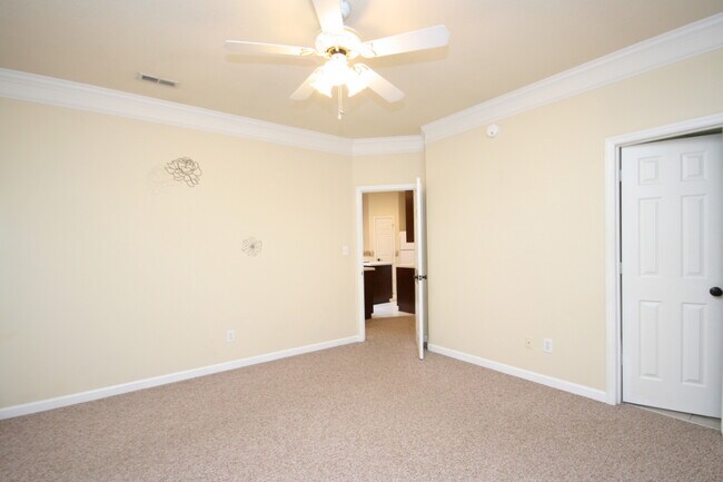 Building Photo - 215 River Oaks Dr