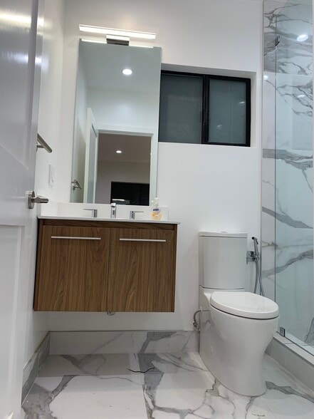 Building Photo - 3529 Greenfield Ave