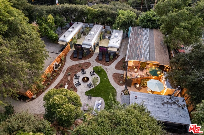 Building Photo - 272 N Topanga Canyon Blvd