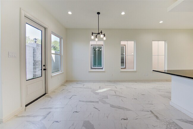 Building Photo - 2922 El Fenice Ln