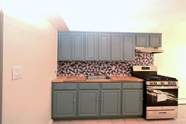 Building Photo - 15-10 B 12th St