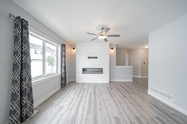 Building Photo - 2896 Blackwood