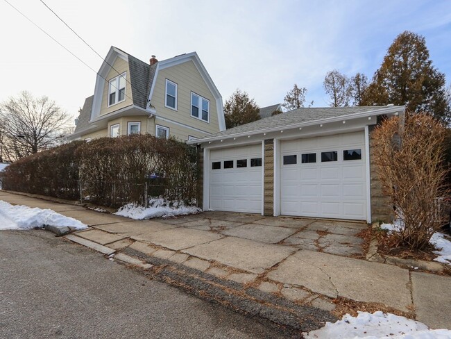 Building Photo - 169 George St