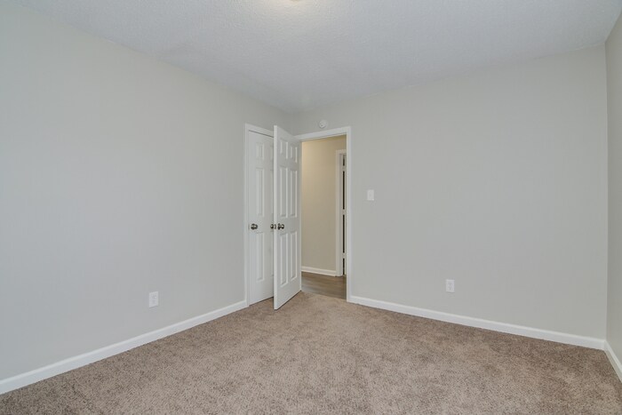 Building Photo - 357 Forest Ct