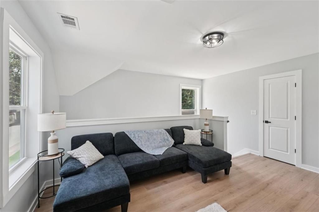 Building Photo - 3189 Jackson St