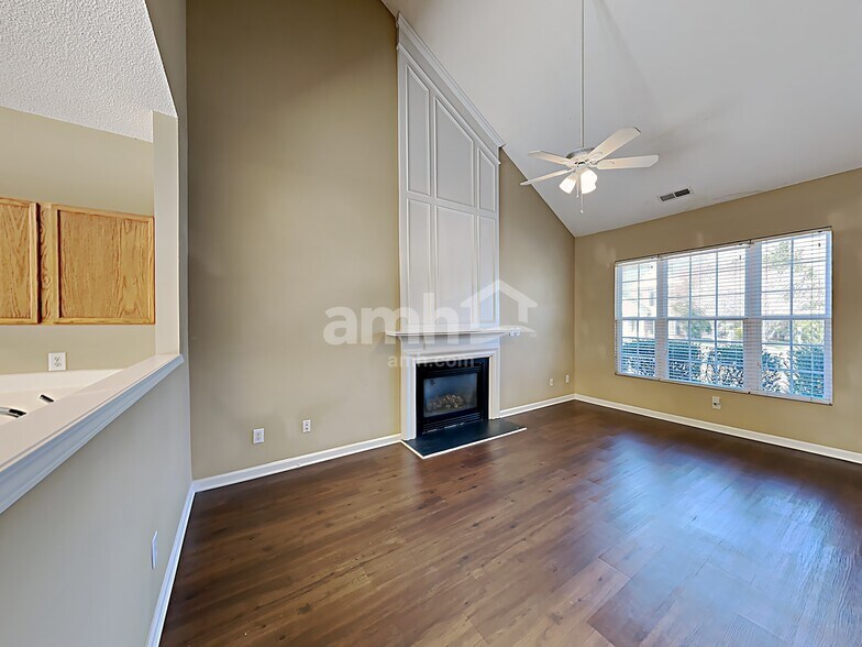 Building Photo - 116 N Honey Springs Ave