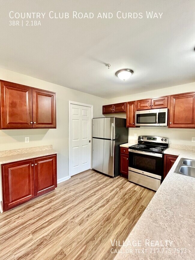 Building Photo - 705 Country Club Rd