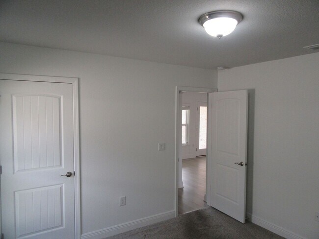 Building Photo - 3836 Redbud Wy
