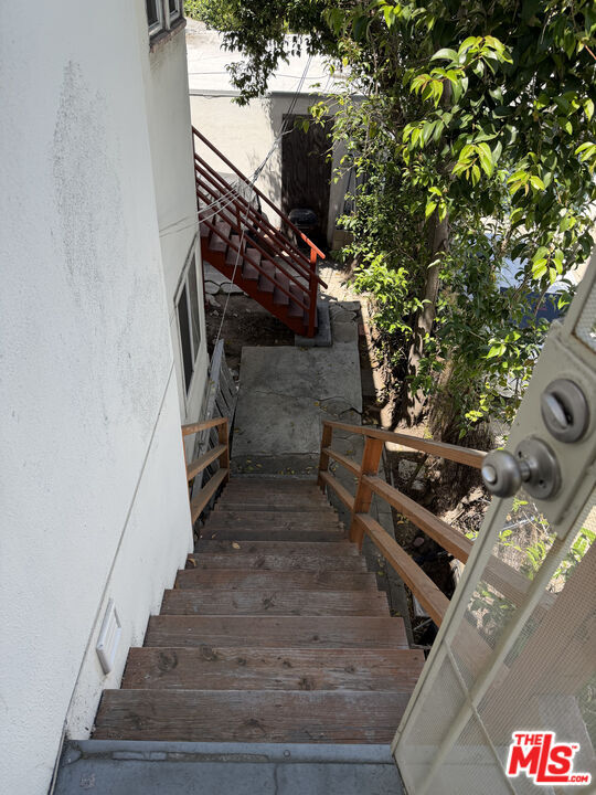 Building Photo - 839 Alexandria Ave