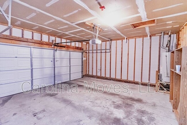 Building Photo - 211 Windsong Dr