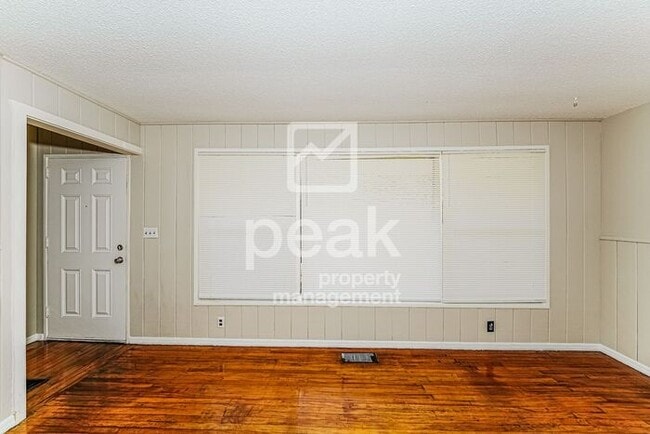 Building Photo - $1150! Beautiful 3 Bed/ 1 Bath home in Birmingham! Apply by 4/23 and save 50% off first month's r...