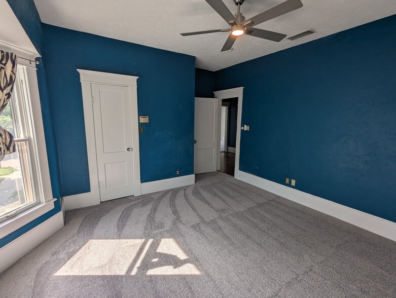 Primary Bedroom - 4526 Reiger Ave