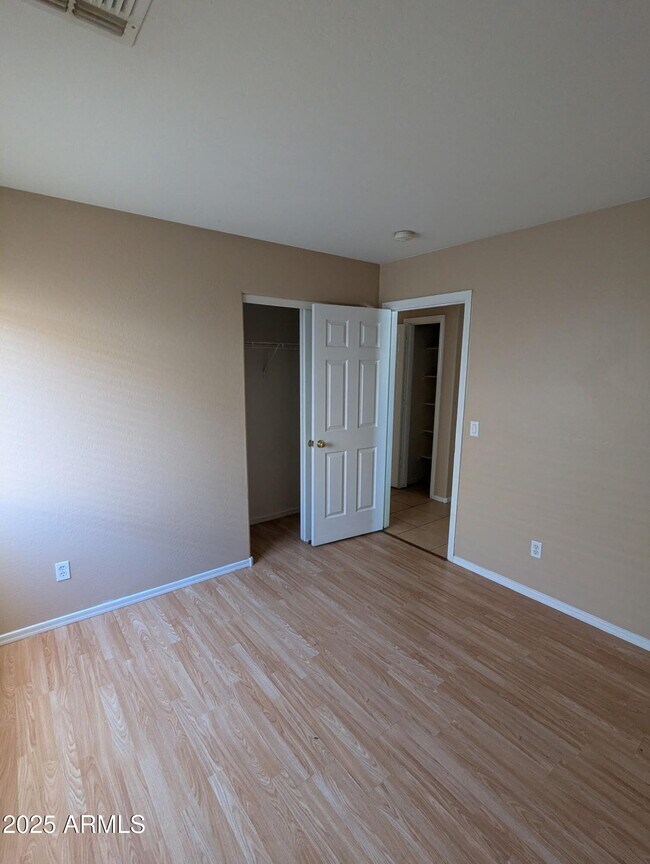 Building Photo - 10540 W Mohave St