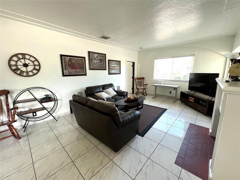 Building Photo - 2235 SW 23rd Ave