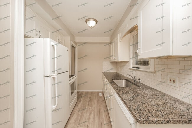 Building Photo - 3827 Salisbury Rd