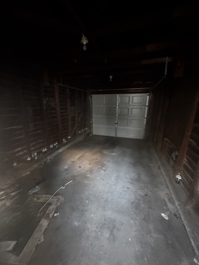 Building Photo - 742 W King St