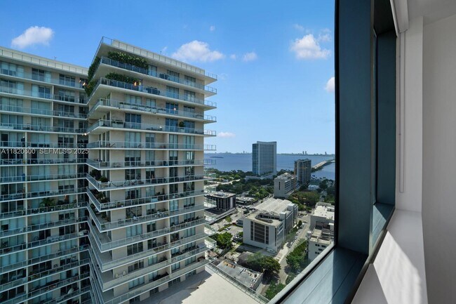 Building Photo - 121 NE 34th St