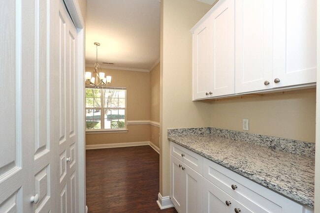 Building Photo - Welcome to this stunning 5 bedroom, 2.5 bath home nestled in the desirable location of Cornelius,...