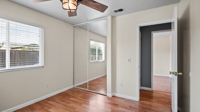Building Photo - 1623 Oneel Dr