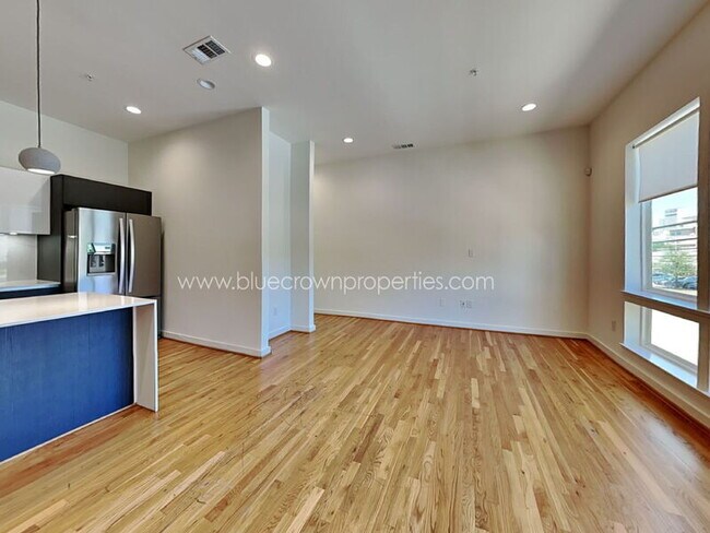 Building Photo - 1245 Gano St