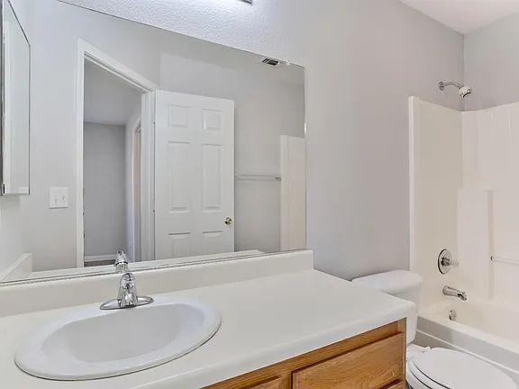 Building Photo - This is a lovely halfplex with 2 stories, 3 bedrooms, and 2.5 bathrooms in a quiet HOA neighborhood