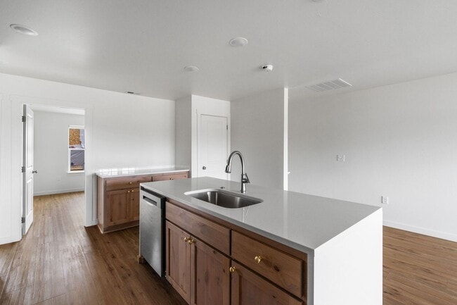 Building Photo - New Modern Construction Work Live