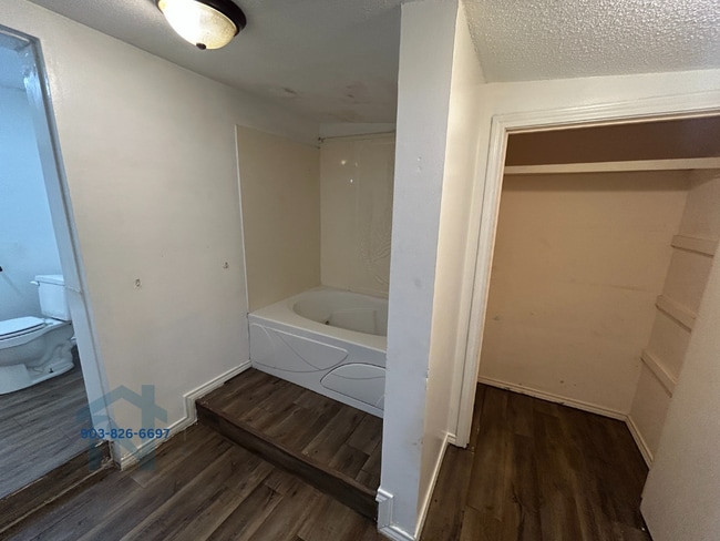 Building Photo - 605 W Taylor St