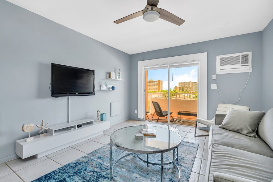 Building Photo - 3201 NE 14th Street Causeway