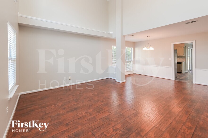 Building Photo - 10706 Trumble Ln