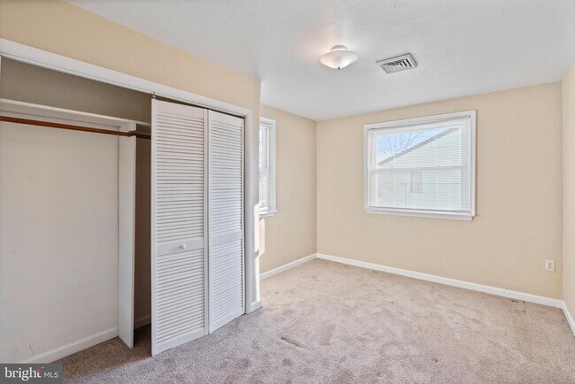 Building Photo - 1224 Guildford Rd