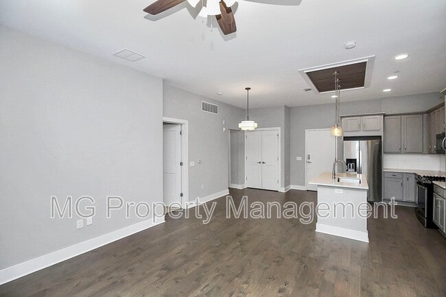Building Photo - 2401 Euclid Ave