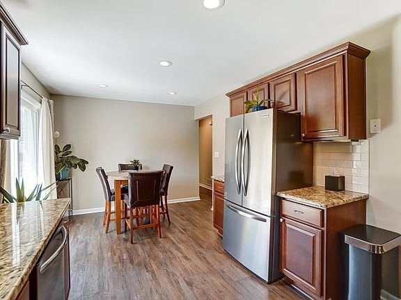 Building Photo - 1599 Yellowglen Dr