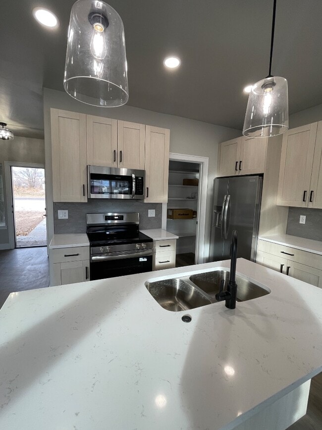 Building Photo - 2011 18th St